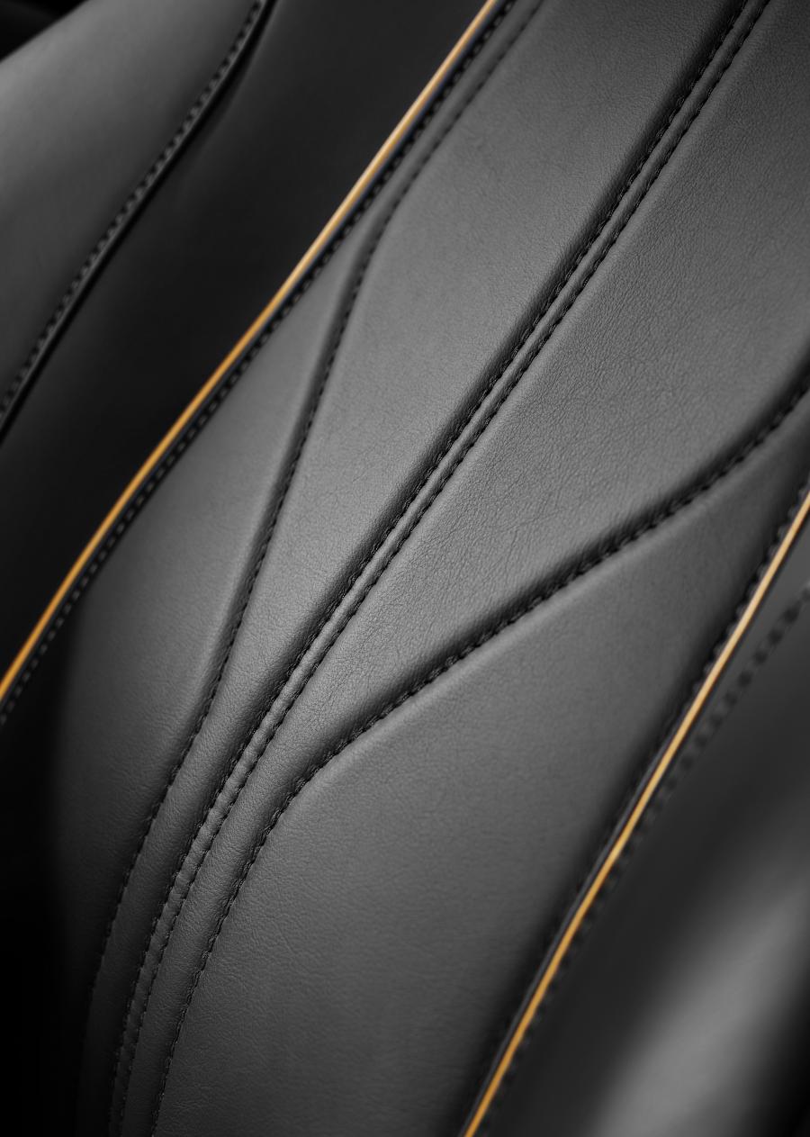 Детали интерьера Aston Martin Virage 2011 года  (фото 24 из 55)